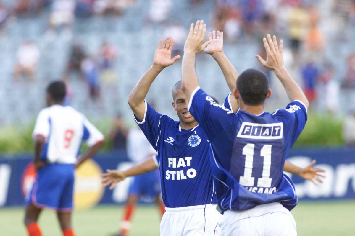 Bahia x Cruzeiro: goleadas com Ronaldo e Alex e ‘faixa carimbada’