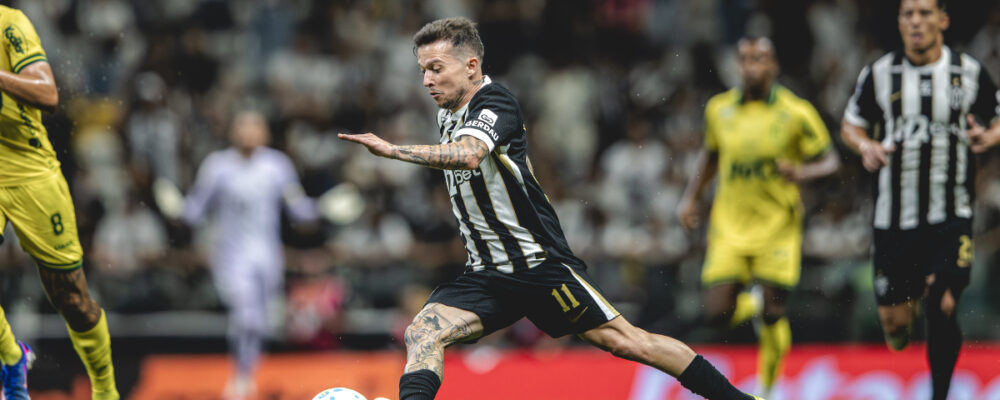Bernard fala em equilíbrio ao citar críticas no Atlético: ‘Precisamos de carinho’