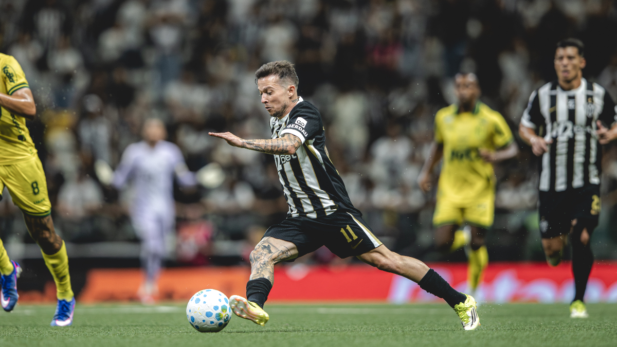 Bernard fala em equilíbrio ao citar críticas no Atlético: ‘Precisamos de carinho’
