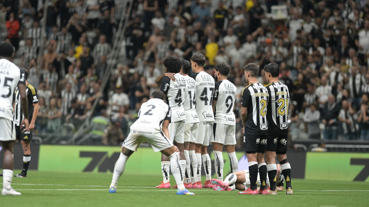 Campeões por Atlético e Corinthians reencontram ex-times
