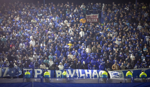 Cantor realiza sonho e assiste a Boca Juniors x Cruzeiro no meio da torcida