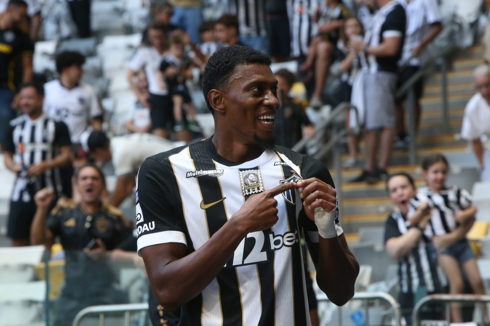 Cassierra comemora quinto gol pelo Atlético, marcado diante do Botafogo na Arena MRV - (foto: Edésio Ferreira/EM/D.A Press)