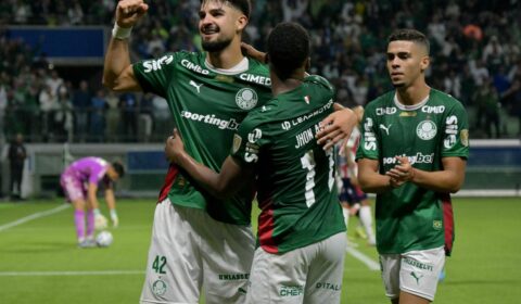 Com show de Flaco, Palmeiras goleia e está nas oitavas da Libertadores