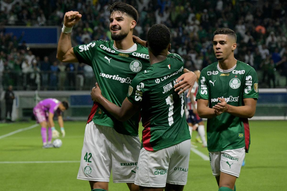 Com show de Flaco, Palmeiras goleia e está nas oitavas da Libertadores