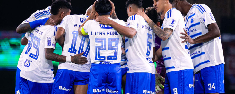 Comentarista do SporTV se rende a atuação do Cruzeiro: ‘Não pertence ao lugar que está’
