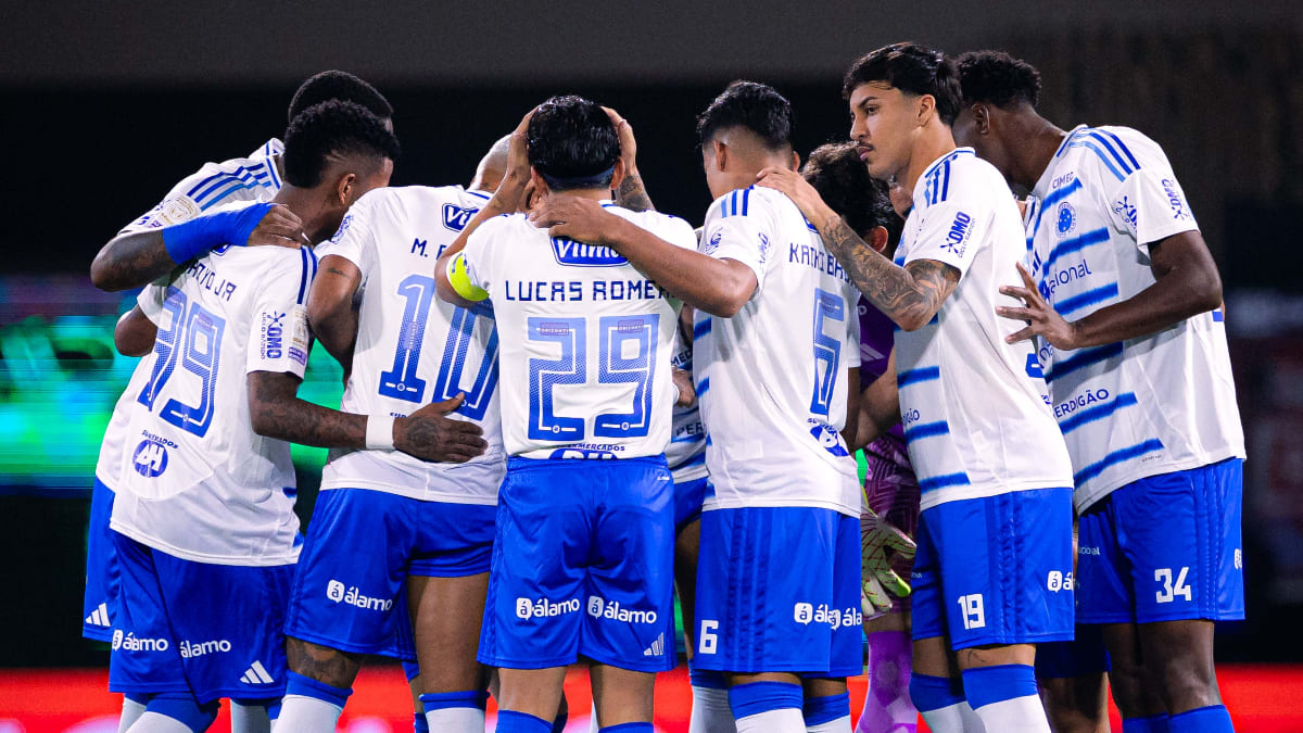 Comentarista do SporTV se rende a atuação do Cruzeiro: ‘Não pertence ao lugar que está’
