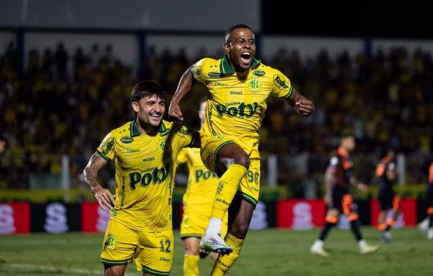 Corinthians joga mal contra o Mirassol e Diniz amarga a primeira derrota