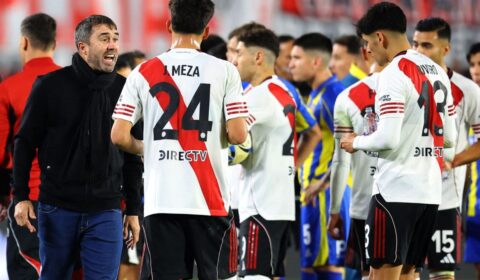 Ex-Atlético faz a limpa e afasta 14 jogadores de gigante argentino