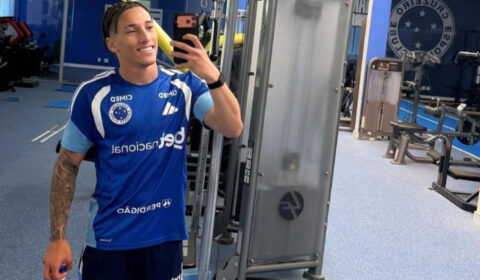 Cria do Cruzeiro, que joga no Cruzeiro, se prepara na Toca e declara: ‘Segunda casa’