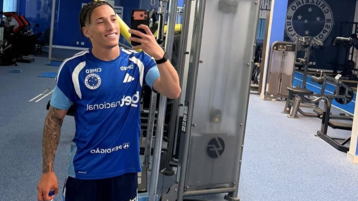 Cria do Cruzeiro, que joga no Cruzeiro, se prepara na Toca e declara: ‘Segunda casa’