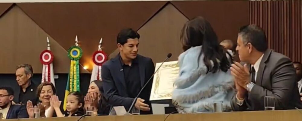 Cruzeiro: Lucas Romero é homenageado pela Câmara Municipal de BH