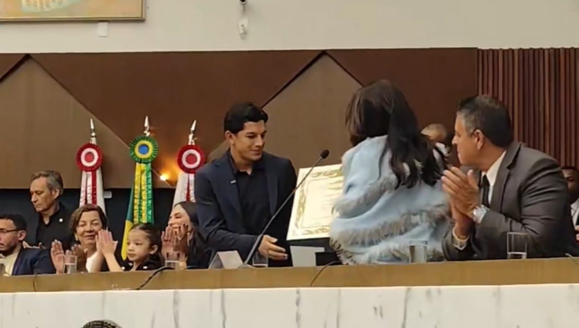 Cruzeiro: Lucas Romero é homenageado pela Câmara Municipal de BH