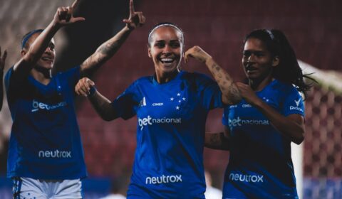 Cruzeiro domina América e volta a vencer pelo Brasileirão Feminino