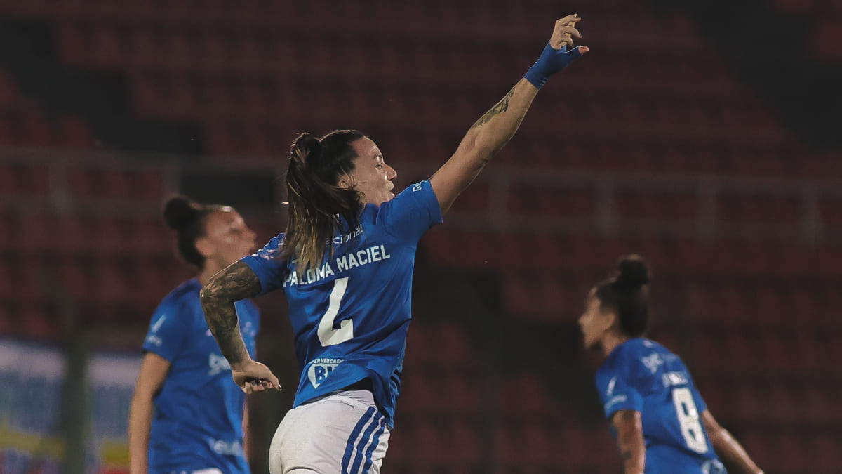 Cruzeiro se impõe em casa, bate líder Corinthians e emenda segunda vitória no Brasileiro