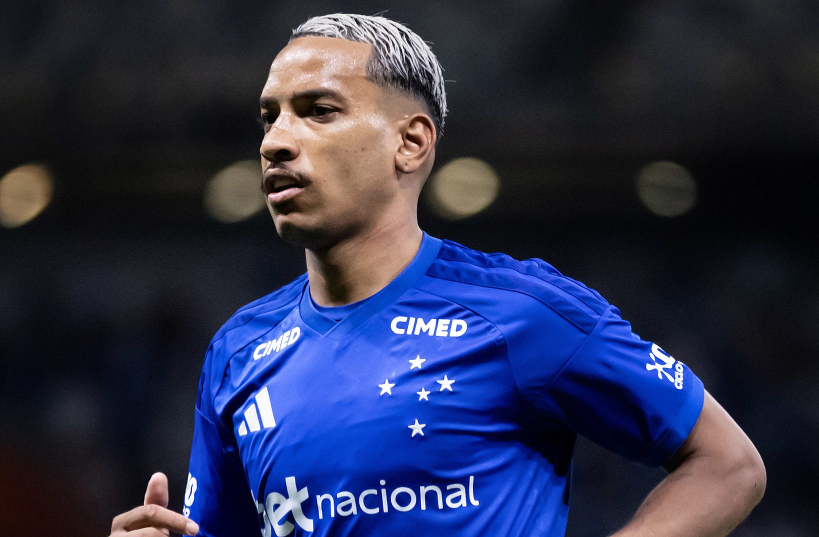 Em qual canal vai passar Cruzeiro x Barcelona hoje (28/5)?