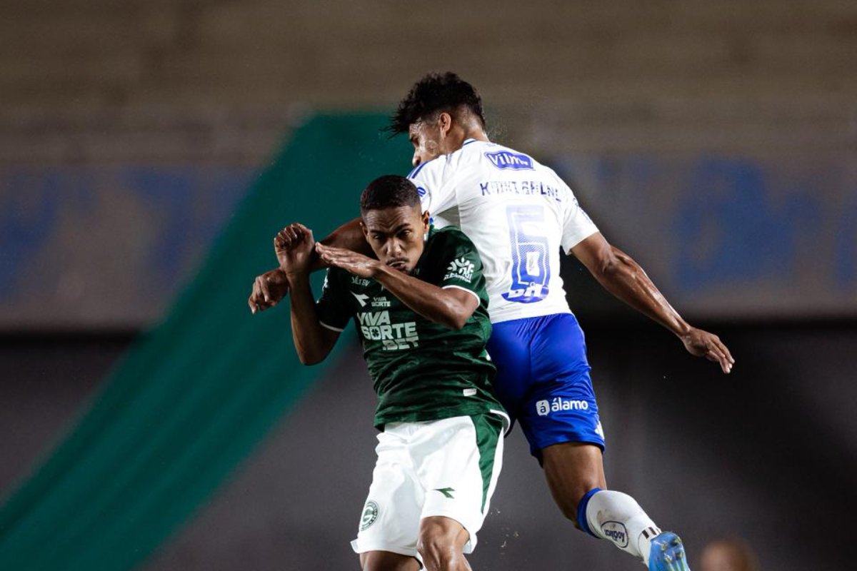 Lance de Goiás 2 x 2 Cruzeiro - (foto: Mateus Dutra/Cruzeiro)
