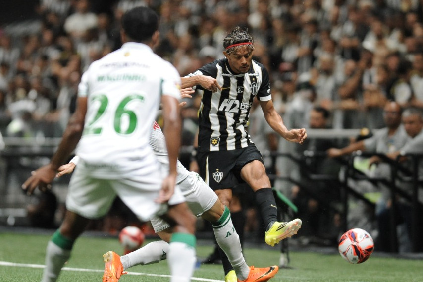 Desfalque no Atlético, Scarpa vai às redes e manda recado depois de cirurgia