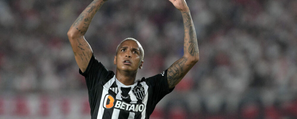 Deyverson manda recado a jogador e organizada do Atlético após jogo contra o Ceará