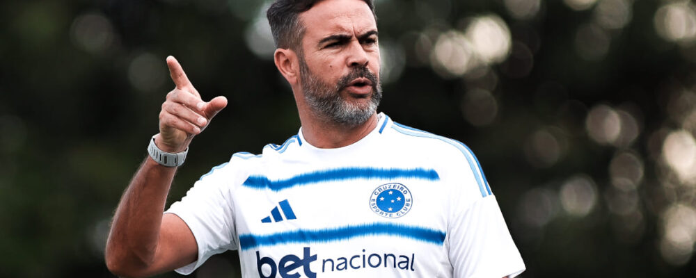 Dirigente do Cruzeiro revela planos para utilização da base com Artur Jorge