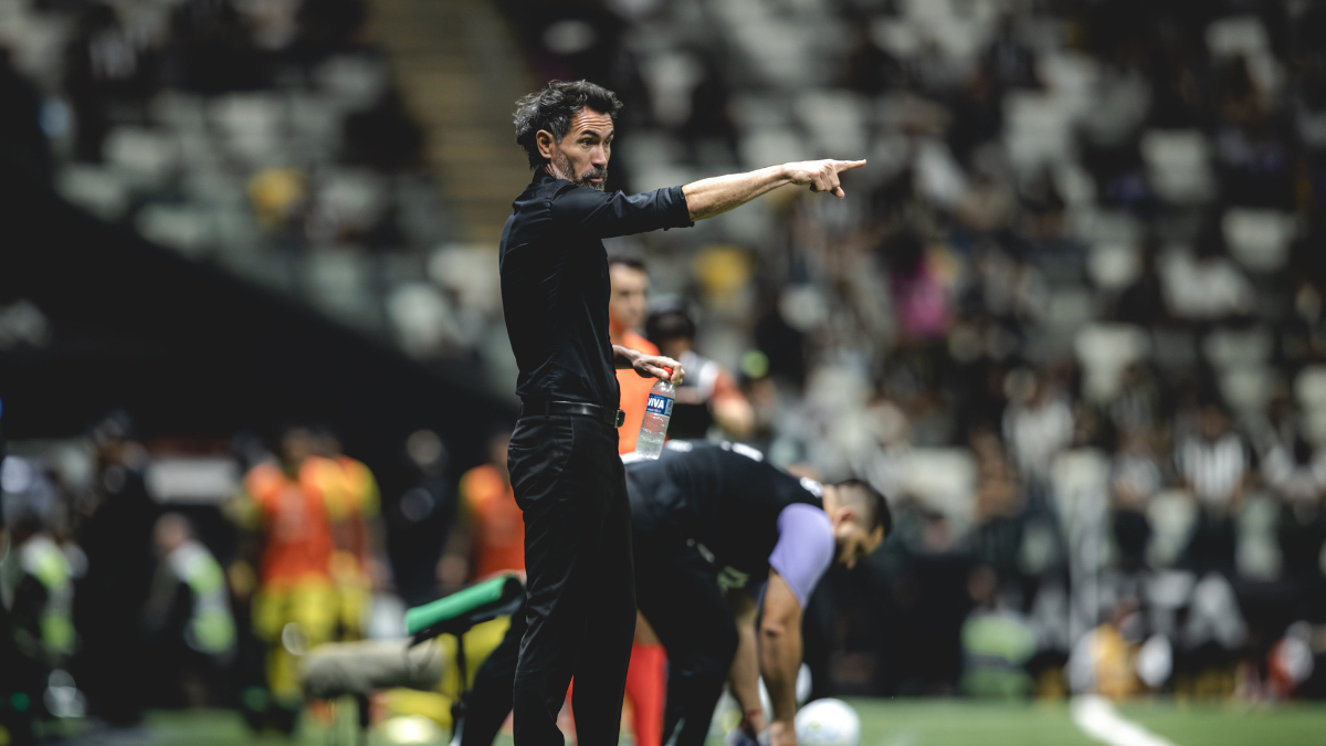 Dominguez aponta jogador do Atlético que toma decisões ‘apressadas’, mas faz ressalva