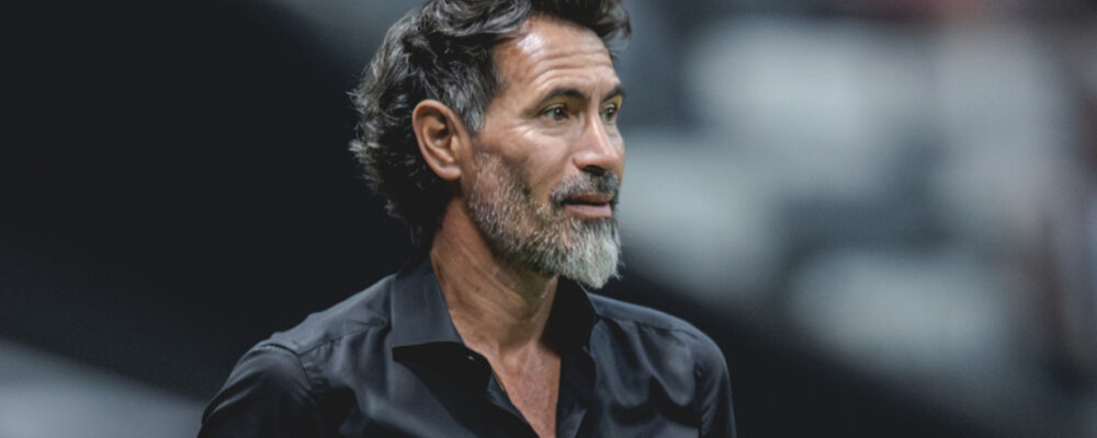Domínguez desabafa ao ser perguntado sobre jovens do Atlético: ‘Paciência’