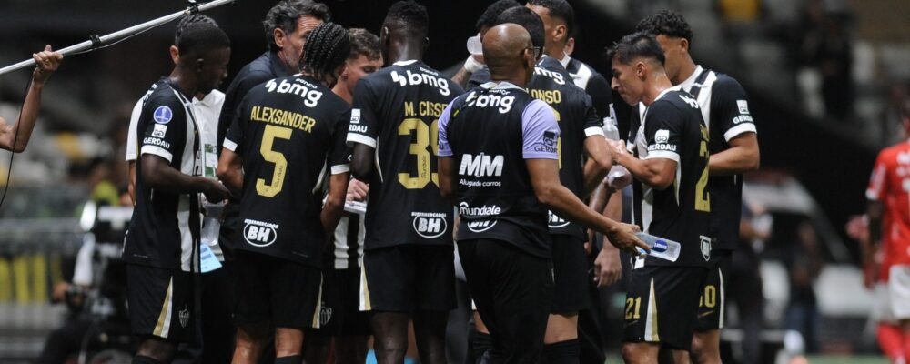 Domínguez rasga elogios a jogador do Atlético, mas avisa: ‘Todos esperamos mais dele’