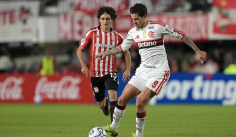 Em qual canal vai passar Flamengo x Estudiantes hoje (20/5)?