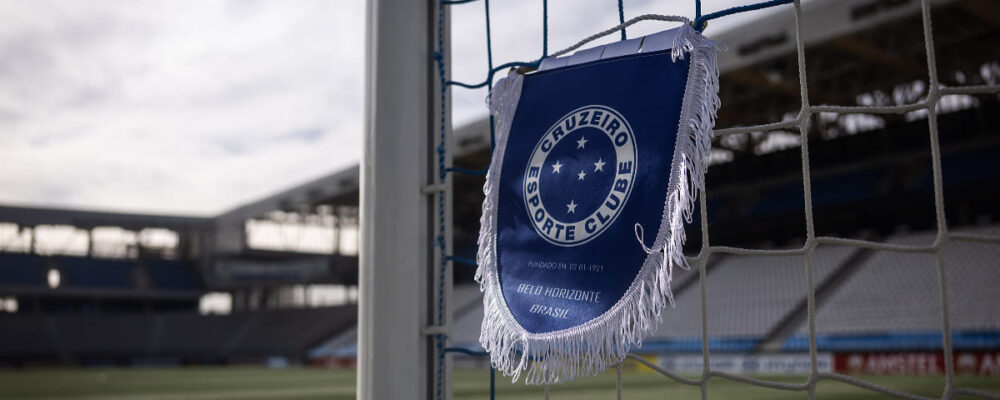 Escalação do Cruzeiro: Artur Jorge mexe na defesa contra a Universidad Católica
