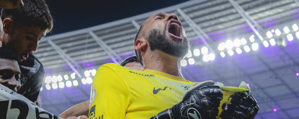 Everson salva Atlético pela 6ª vez nos pênaltis e se rende a ídolo: ‘Maior da história’