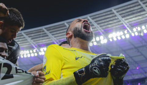 Everson salva Atlético pela 6ª vez nos pênaltis e se rende a ídolo: ‘Maior da história’