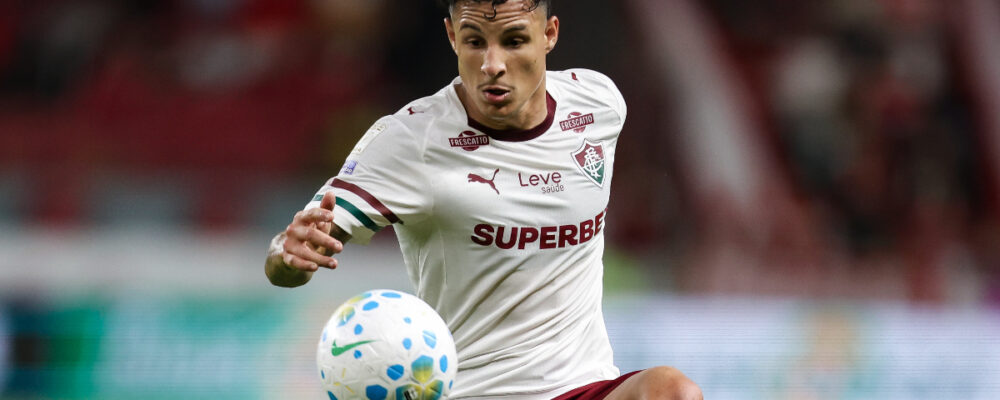 Ex-Atlético, Arana falha em derrota do Fluminense e sofre críticas
