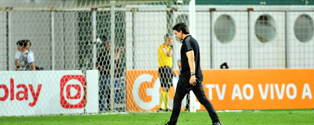 Ex-técnico do Atlético desabafa sobre demissão durante briga por título: ‘Surpresa’