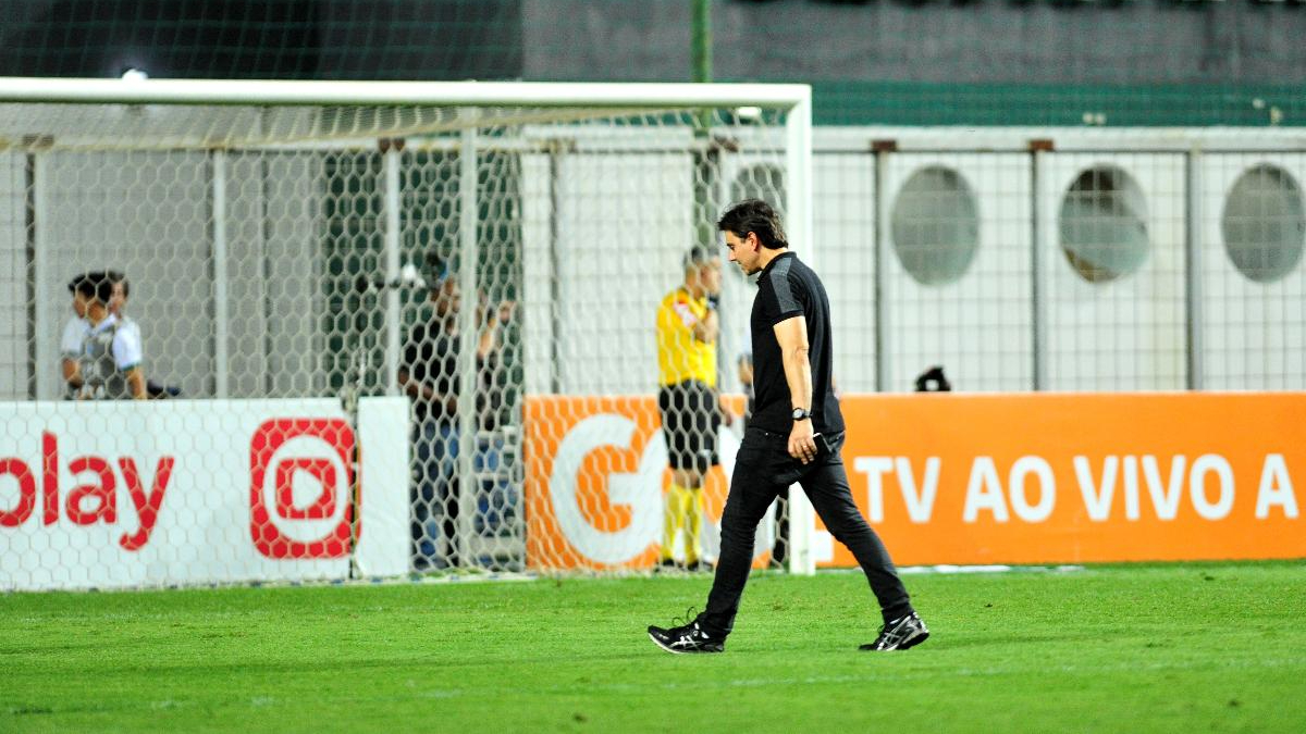 Ex-técnico do Atlético desabafa sobre demissão durante briga por título: ‘Surpresa’
