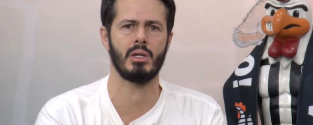 Fael defende Lyanco, mas aponta principal erro do zagueiro do Atlético
