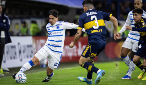 Fagner acerta chutaço contra o Boca e faz primeiro gol pelo Cruzeiro