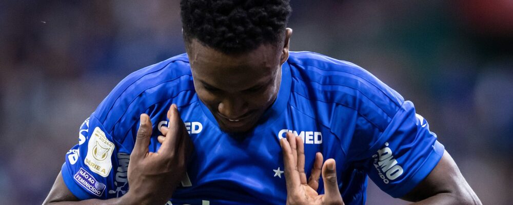 Fica ou sai? Sinisterra é direto sobre futuro no Cruzeiro