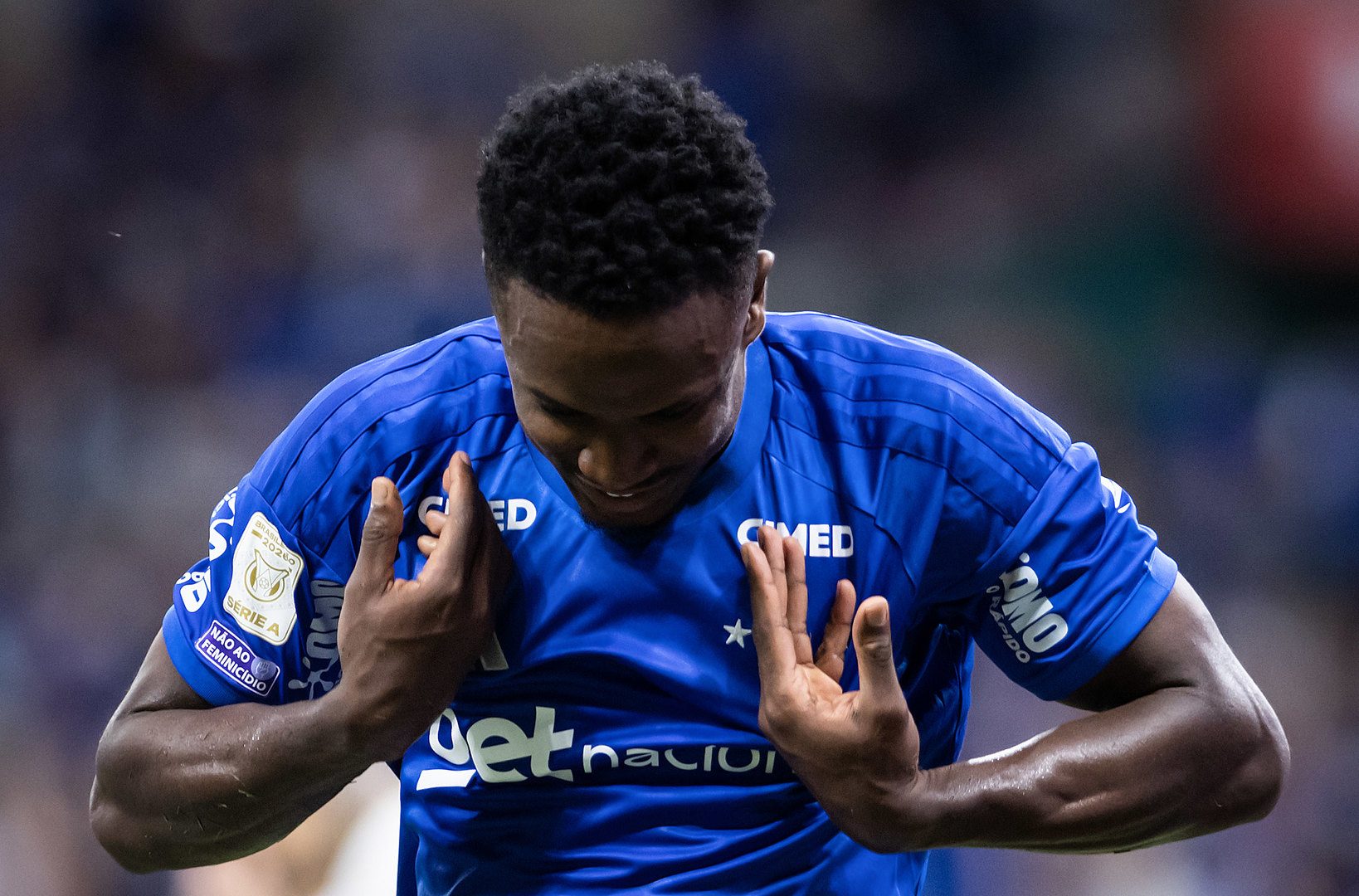 Fica ou sai? Sinisterra é direto sobre futuro no Cruzeiro
