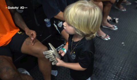 Filho de Lyanco pede autógrafos e ‘rouba a cena’ no vestiário do Atlético; assista