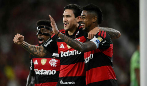 Flamengo supera vaias, goleia Cusco e fica perto da melhor campanha na Libertadores