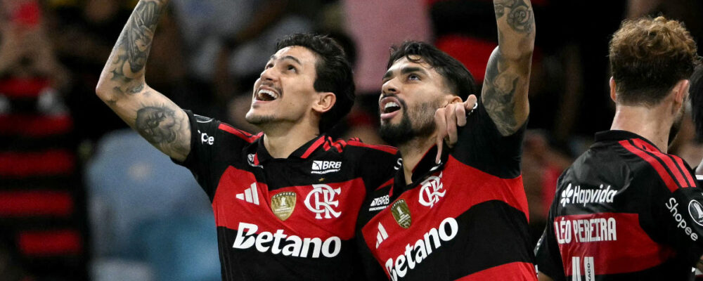 Flamengo vence Estudiantes e garante vaga nas oitavas da Libertadores