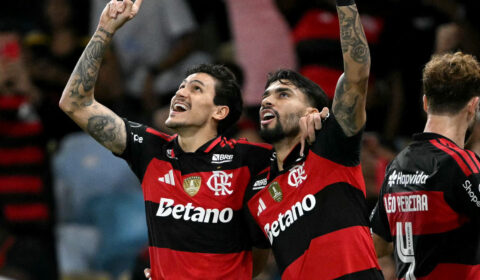 Flamengo vence Estudiantes e garante vaga nas oitavas da Libertadores