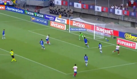 Foi pênalti para o Bahia? Ex-árbitro analisa lance em jogo do Cruzeiro