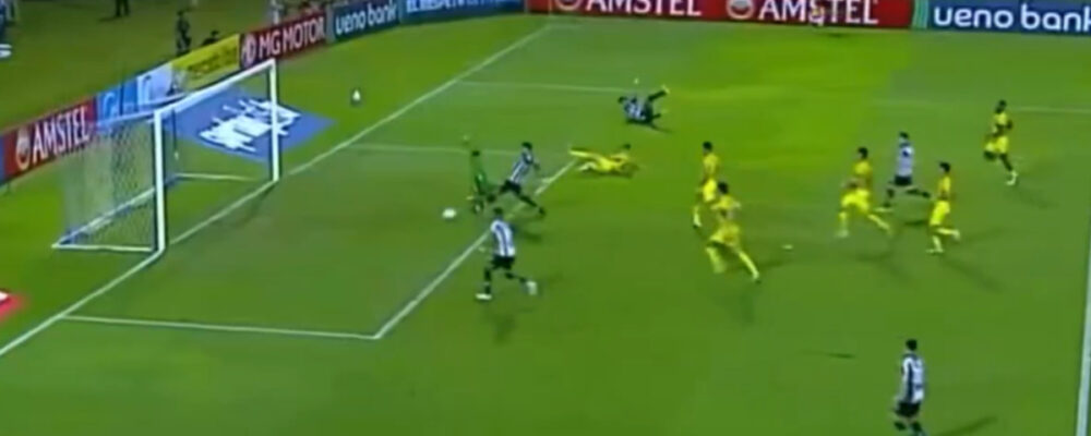 Gabriel Barbosa perde gol inacreditável em jogo do Santos pela Sul-Americana; veja