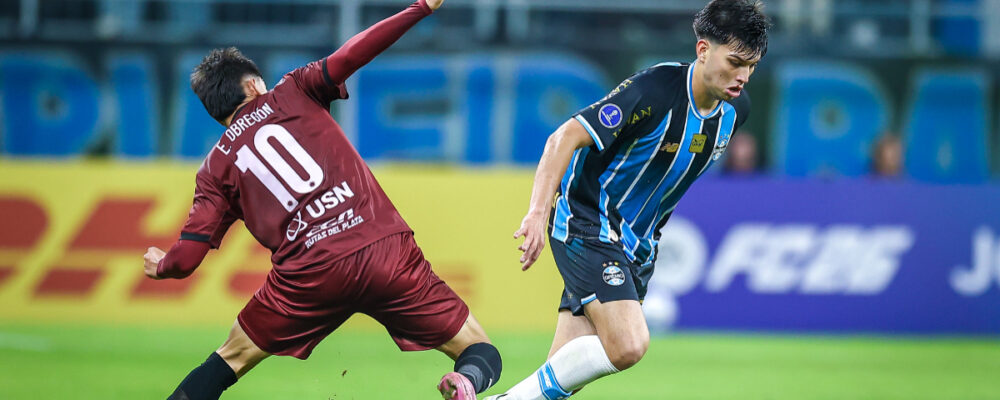 Grêmio busca empate no fim e vai aos playoffs da Sul-Americana