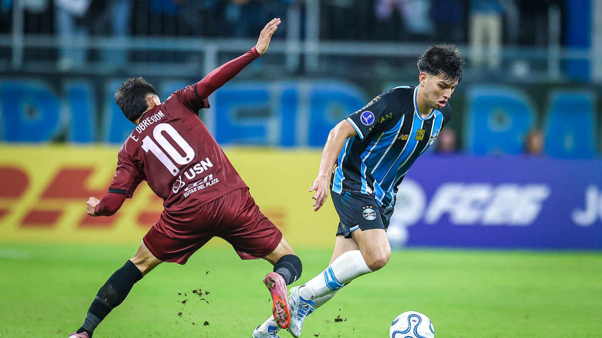Grêmio busca empate no fim e vai aos playoffs da Sul-Americana