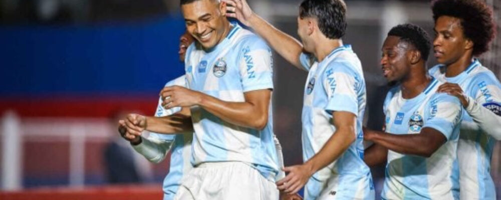 Grêmio vence Deportivo Riestra fora e assume liderança na Sul-Americana