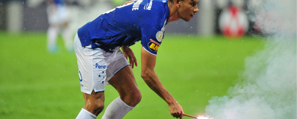 Ídolo do Cruzeiro arrisca palpite e alerta jogadores para clássico pegado