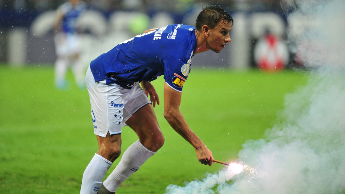Ídolo do Cruzeiro arrisca palpite e alerta jogadores para clássico pegado