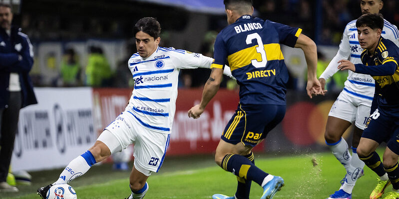 Imprensa argentina vê Cruzeiro beneficiado pela arbitragem: ‘Boca em chamas’