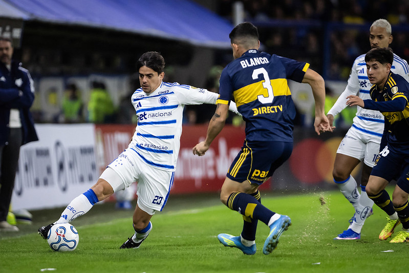 Imprensa argentina vê Cruzeiro beneficiado pela arbitragem: ‘Boca em chamas’